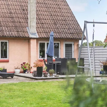 Vakantiehuis In With Kitchen